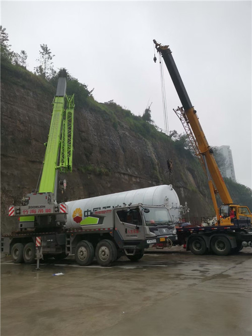 建邺区“不怕风雨冻”—— 吊车的 “恶劣环境适应” 技术