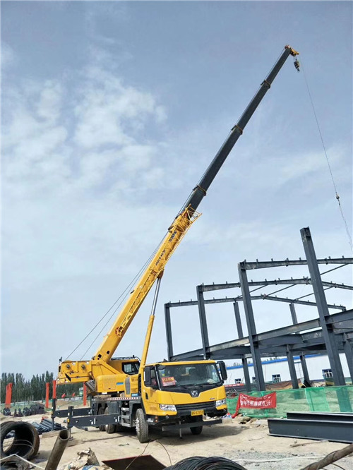 建邺区超高层建筑钢结构吊装案例
